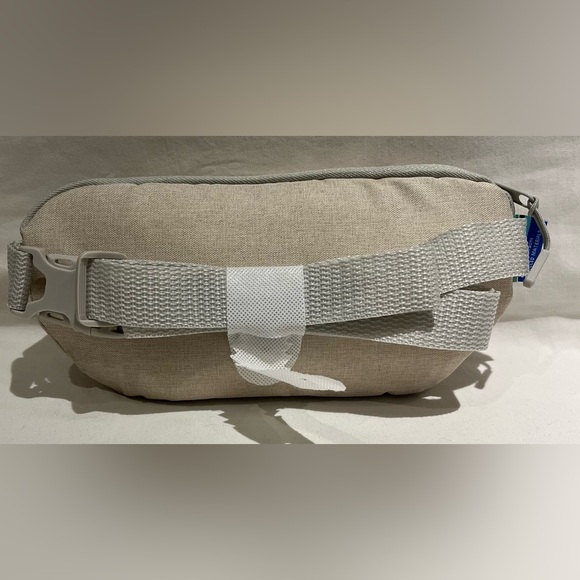 United Airlines Polaris Class Therabody Crossbody Inflight Amenity Bag - Picture 11 of 15